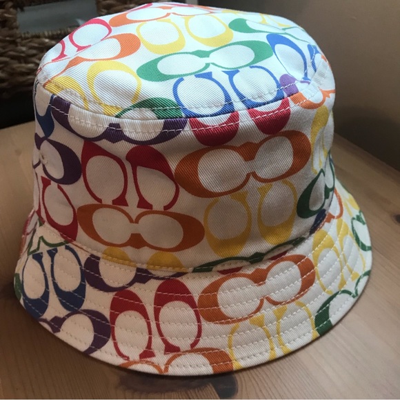 🌈 Coach Rainbow Signature Bucket Hat - Picture 8 of 8